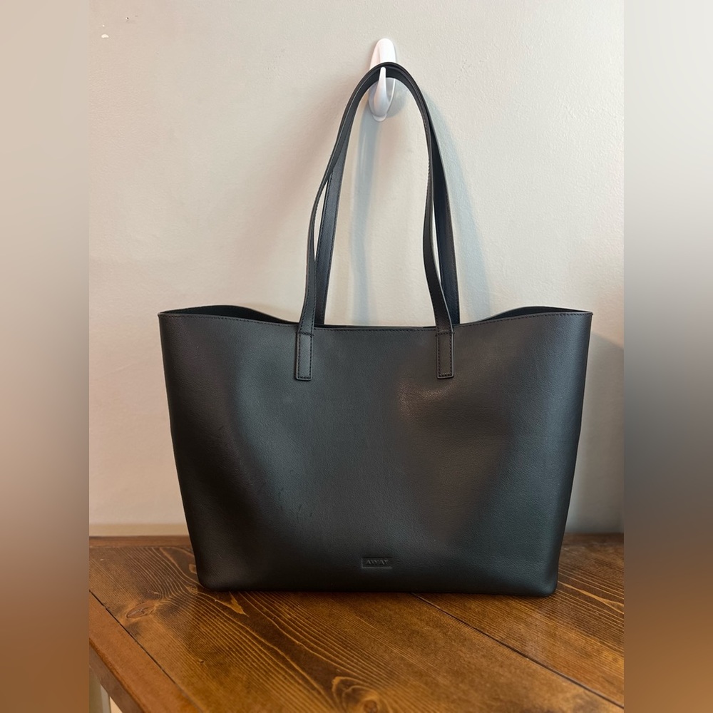 Away Latitude Tote, Black